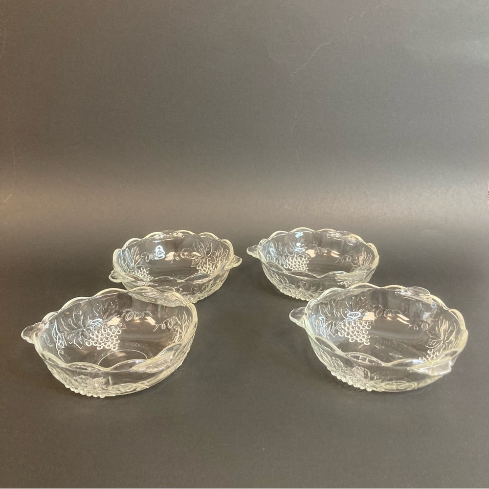 Vintage glass bowls set of 4 🍇